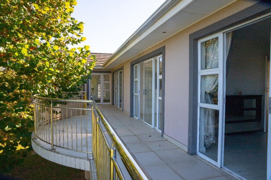 5 Bedroom Property for Sale in Beacon Bay Eastern Cape